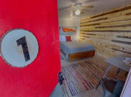 Salish Queen Mokee Shared Kitchen Pets OK! #1, hotel v mestu Bluff