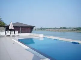 Riviera Resort and Hotel