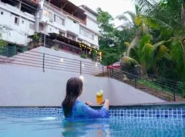 Hotel Driftwood with Swimming Pool