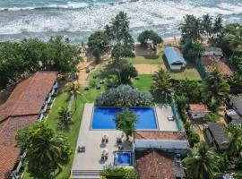 Hibiscus Beach Hotel & Villas
