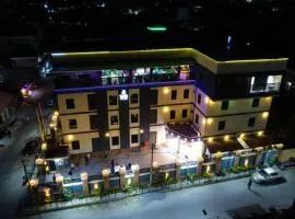 TONELZ HOTEL AND Suites