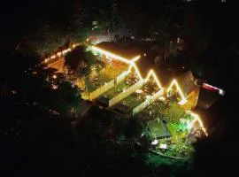 Twelve Ten River Cottage