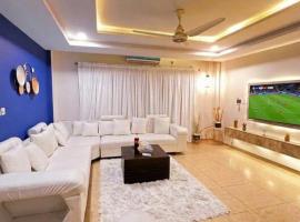 Umair's Haven Residences, Luxury Apartments in Bahria Town Lahore, hotel v destinácii Láhaur