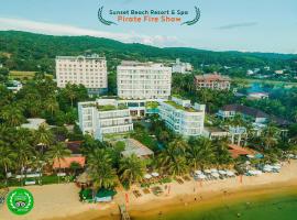 Sunset Beach Resort & Spa- Beachfront Pirate Fire Show, hotel em Phu Quoc