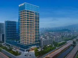 Maison New Century Ninghai Railway Station