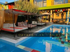 Boutique Hotel Casa Art, hotel em Oreshak