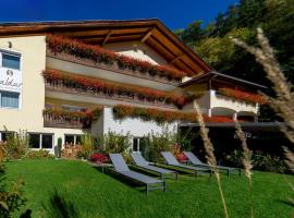 슬루데르노에 위치한 호텔 Saldur Small Active Hotel