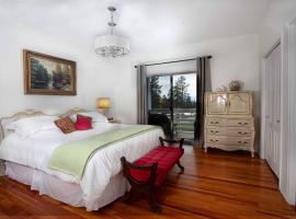 Kelowna में, होटल Pet Friendly Licensed Suite on Haskap Farm