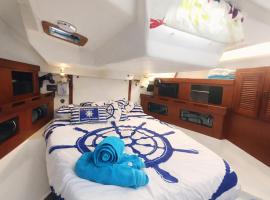 Nanoshka Yacht, Hotel in Tel Aviv