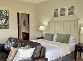 The olive stay at Ocean view Villas F7, hotel sa Port Edward