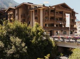 Hotel COSMEA 4 Stars - Your Dolomites experience, hotel v mestu Ortisei
