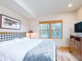 Bear Creek Lodge 305B Hotel Room