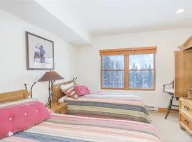 Bear Creek Lodge 212C Hotel Room