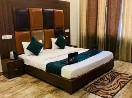 The Woodcrest Hotel Zirakpur !! Peaceful Family Stay With Airport Shuttle