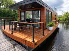 Trois-Rivières में, होटल Maréa Stays, Habitation Flottante, Yacht Club TR