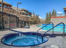 Mountain View Condo - Lodges at Canmore, hotel en Canmore