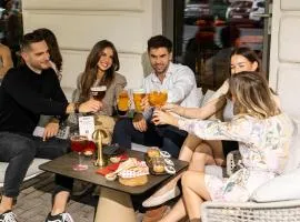 Three Corners Avenue Hotel