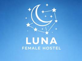 Luna Female Hostel, hotel di Praha