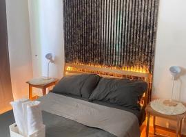 The Bahamas & Maldives Suites by Azure Urban Resort Residences, hotel Manilában