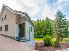 Ferienhaus waldReich, hotel in Horbach