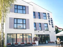 Hotel Amber, hotel in Raszyn