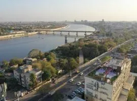 SilverCloud Hotel and Banquets