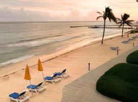 Oceanfront Paradise East End 2BR Oceanview Condo, Pools, Beach & Resort Amenities, hotel sa East End