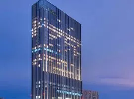 RARA Esports Hotel-Nanping Wanda Plaza ,Close to HongyaCave and Jiefangbei, Metro Line 3 direct to Jiangbei International Airport just outside the hotel,Free laundry service and 24H butler service available, Great for both sightseeing and esports gaming