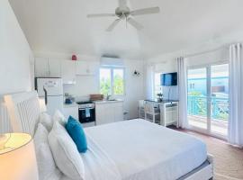 Coralito Bay Suites & Villas, hotel en The Valley