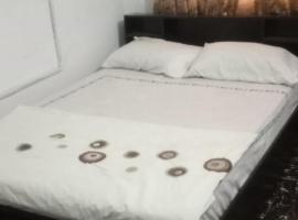 AlexChuma Global Restaurant, Baking & Lodge, hotell i Ijegun