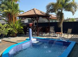 Moderne woning met privé zwembad en airco, hotel v destinaci Paramaribo