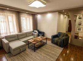 Saryan Street Modern Suite near Opera, хотел в Ереван