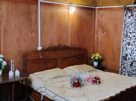 Shangrilla houseboat