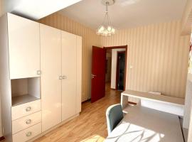 3 BR apartment in Ulaanbaatar, מלון באולן בטור