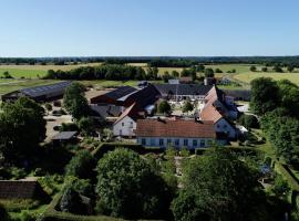 Svabesholms Kungsgårds B&B och Pensionat Stenshuvud، فندق في كيفيك