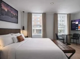 Room with a Queen Bed Downtown Quebec City