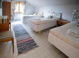 Mellangården, hotel in Västerbykil