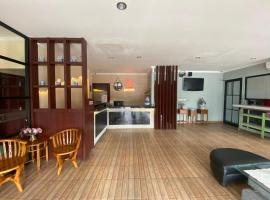 Take Guesthouse 2, hotell i Sultan Thaha Airport