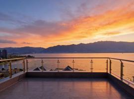 Aishe Honeymoon Erhai Lake Sea View Guesthouse, hotel sa Dali