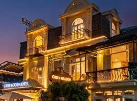 Green Meadow Serenity - Center Hotel