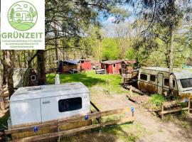 GRÜNZEIT Waldcamp Glamping und Cabins nahe Spreewald، فندق في كوتبوس