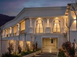 Leo Hotel
