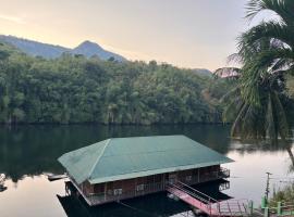 แพจิตรธาดาธารน้ำ, ξενοδοχείο σε Tha Kradan