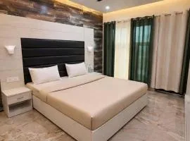 Hotel The GVR - Mussoorie - Luxury Rooms With Balcony