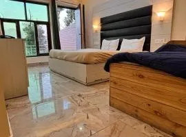 Grand Vista Retreat - A Luxury Mountain View Hotel In Mussoorie ! Free Parking ! Balcony Roms