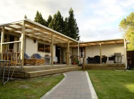 Tony's Lodge, Hotel in Turangi