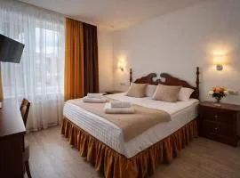 Gusarskiy Hotel and Apartment