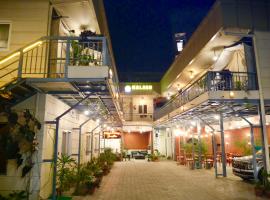 Kalash Parkaze Glamping Hostel, khách sạn ở Pokhara