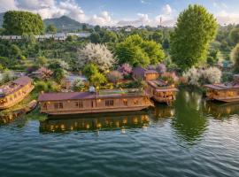 Floating Luxury Group Of Houseboats, hotel di Srinagar