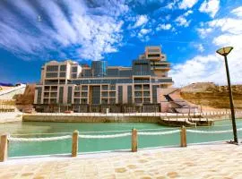 Caspian Riviera Grand Palace Hotel، فندق في أكتاو